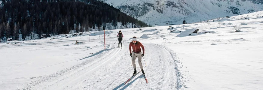 Passeiertal Valley © Tourismusverein Passeiertal - Benjamin Pfitscher Cross-country skiing on snowy mountain trail under bright sun