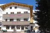 Sammelanfragen © Hotel Toni - Familie Walter KG Außenansicht von Hotel Toni mit Bergen und Schnee im Hintergrund