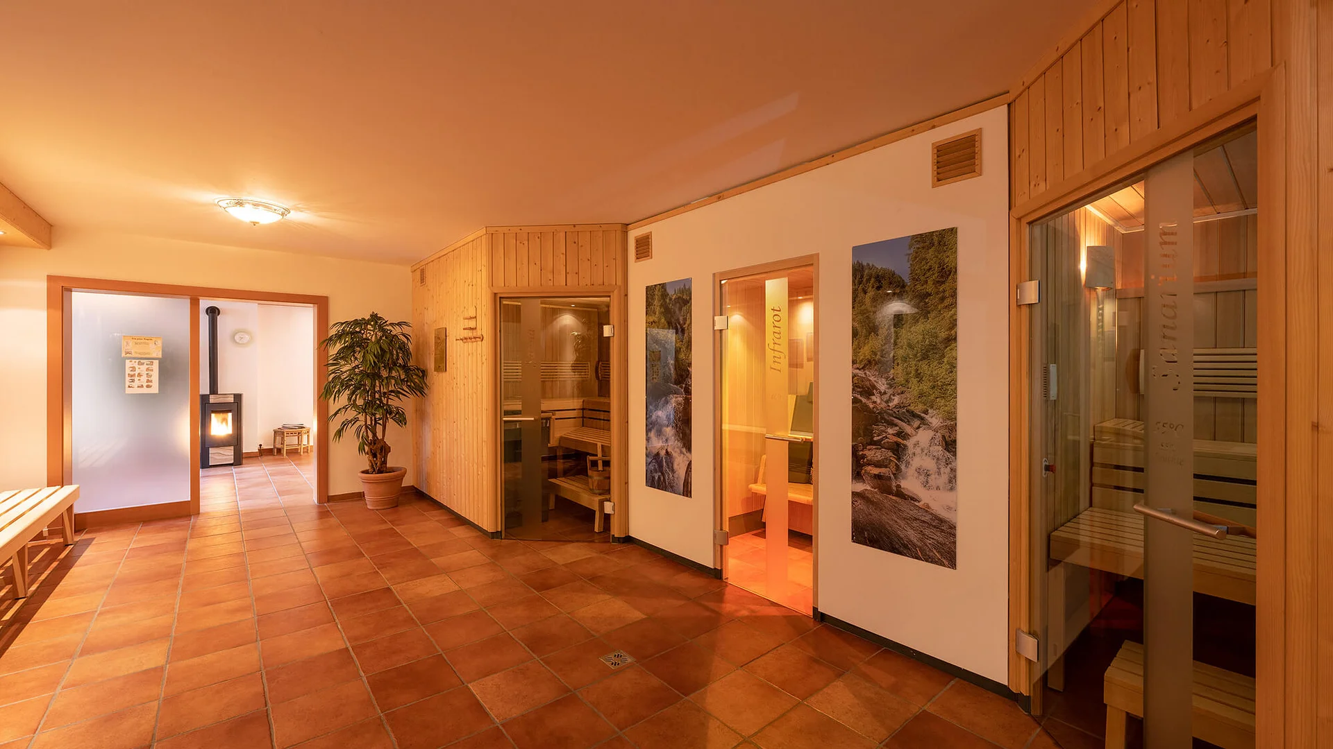 Hotel Eggerhof *** © Franz Gerdl Saunabereich mit Holzsaunen und gemütlicher Atmosphäre