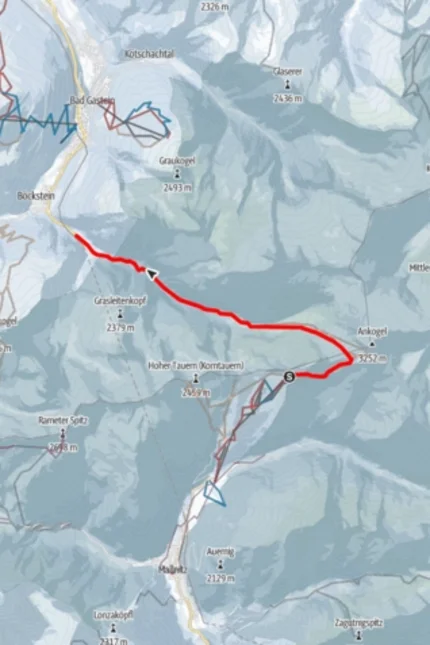 Karte der Bergregion mit hervorgehobener roter Wanderroute