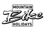 MBH_Logo_schwarz Astronaut in einem weißen Raumanzug steht auf der Oberfläche eines roten Planeten