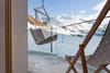 Sammelanfragen © Anneliese Kompatscher Terrasse mit Hängesessel und Liegestuhl vor schneebedeckten Bergen